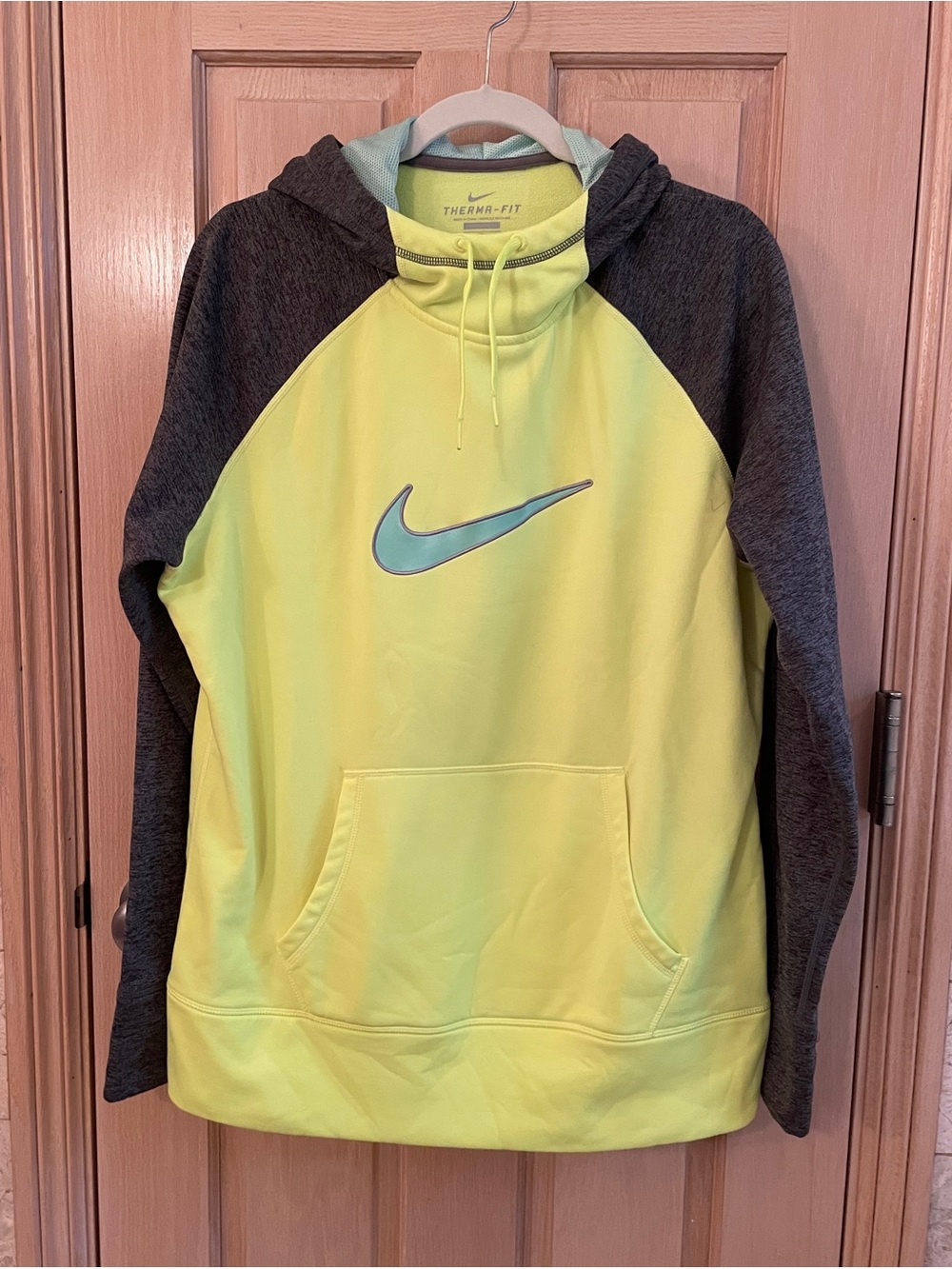 Nike Women's Yellow & Charcoal Therma-FIT Pullover Hoodie